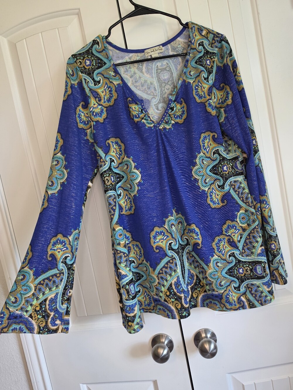 Live and Let Live Boho Paisley Bell Sleeve V-Neck Tunic Top - Size XL